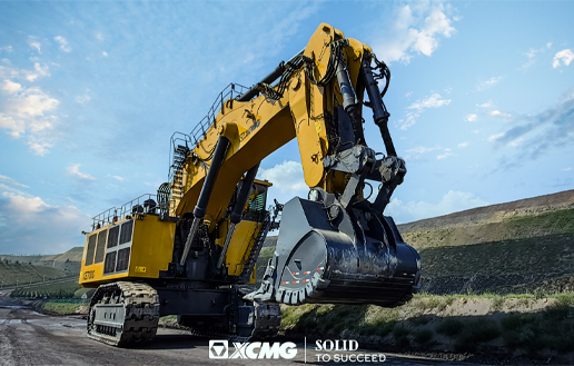 700-ton hydraulic excavator in Inner Mongolia.