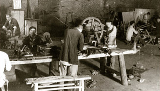 1943