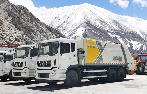 XCMG compressed garbage truck delivered to Shigatse, Xizang in batches